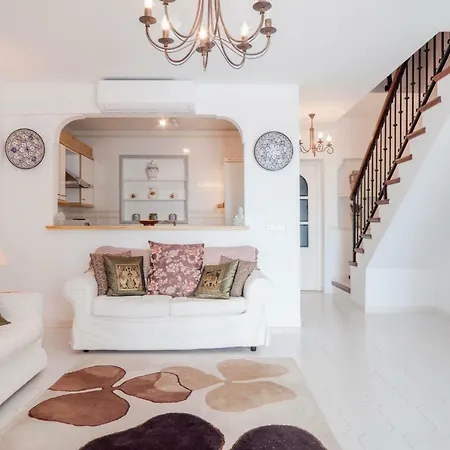 Townhouse With Panoramic Sea Views 米哈斯