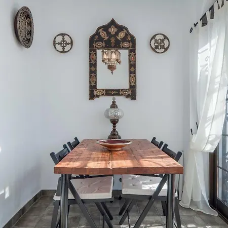 Townhouse With Panoramic Sea Views 米哈斯