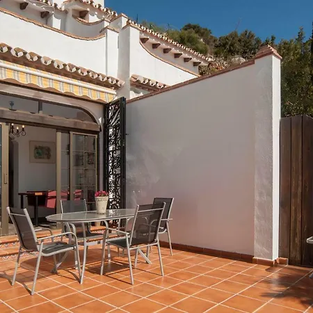 Townhouse With Panoramic Sea Views *